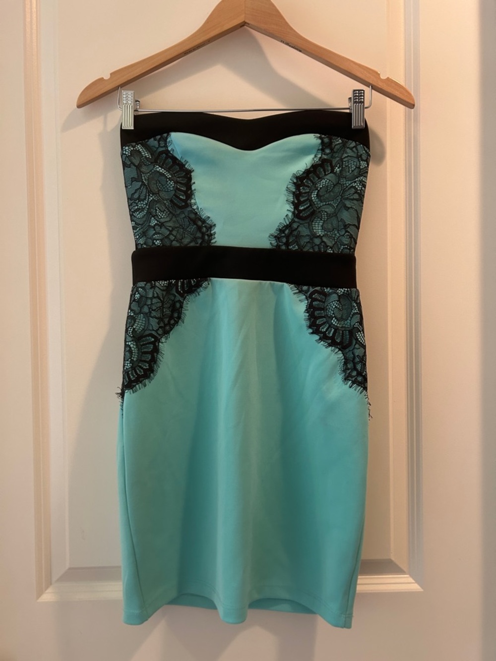 Solenrio Strapless sweetheart BodyCon Aqua Teal Lace Raw Accent mini Dress size?